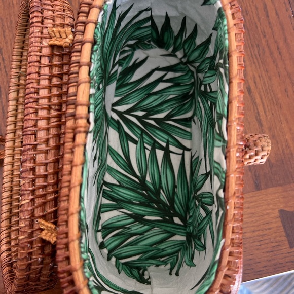 Handcrafted brown oval rattan woven Sirena Tosh crossbody bag - Picture 7 of 10